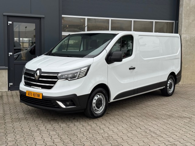 RENAULT TRAFIC 2.0D 130 pk L2H1 - Navi/Applecarplay/Android auto/ camera/ trekhaak/ all season banden, Auto Huitink, GROENLO