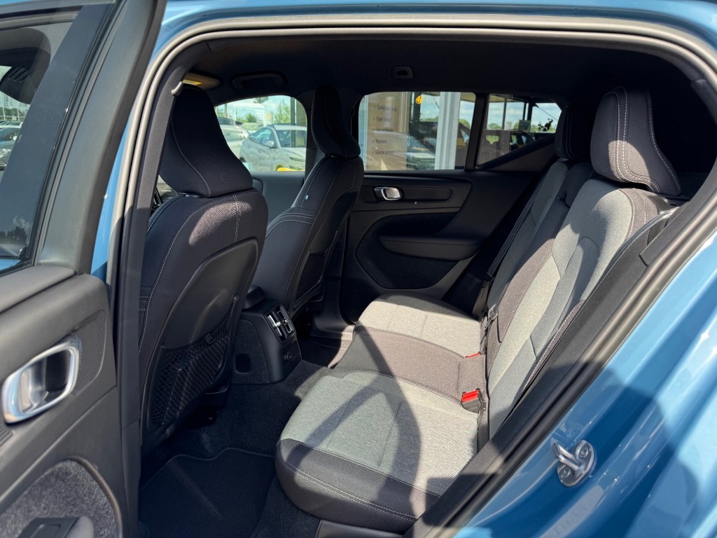VOLVO, XC40