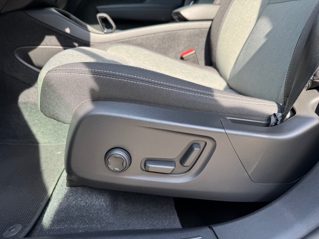 VOLVO, XC40