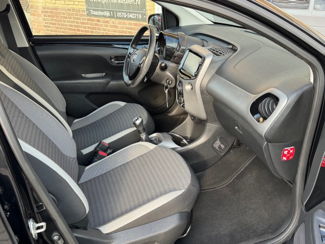 TOYOTA AYGO 1.0 VVT-I X-PLAY LIMITED 5-DEURS NL-AUTO/1E EIG. , Autobedrijf Gert van Keulen, Bathmen