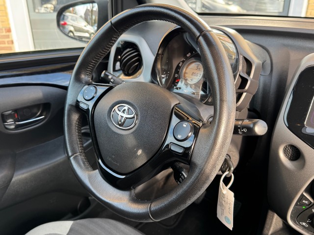 TOYOTA AYGO 1.0 VVT-I X-PLAY LIMITED 5-DEURS NL-AUTO/1E EIG. , Autobedrijf Gert van Keulen, Bathmen