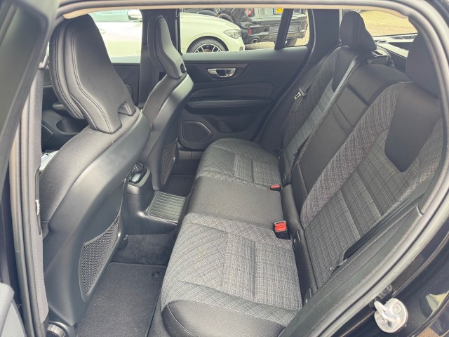 VOLVO V60 2.0 T6 PLUG-IN HYBRID AWD CORE BRIGHT NL-AUTO/1EIG./68.000KM! , Autobedrijf Gert van Keulen, Bathmen