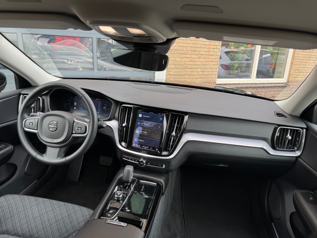 VOLVO V60 2.0 T6 PLUG-IN HYBRID AWD CORE BRIGHT NL-AUTO/1EIG./68.000KM! , Autobedrijf Gert van Keulen, Bathmen