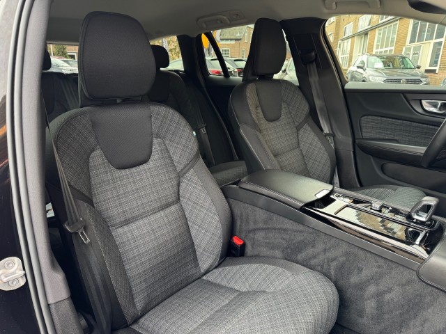 VOLVO V60 2.0 T6 PLUG-IN HYBRID AWD CORE BRIGHT NL-AUTO/1EIG./68.000KM! , Autobedrijf Gert van Keulen, Bathmen