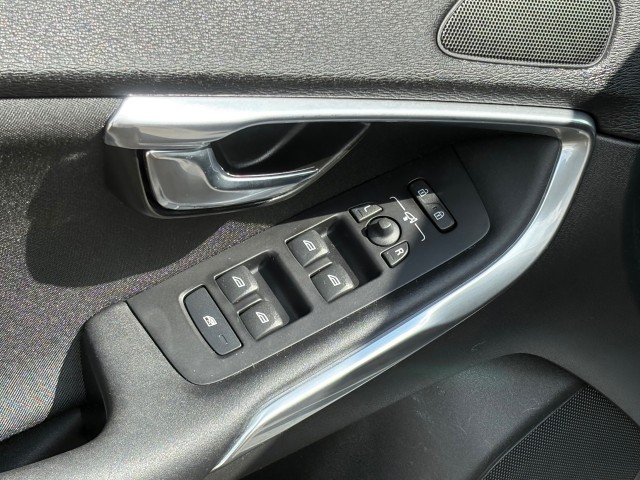 VOLVO V40 1.6 T2 MOMENTUM NAVI/LMV, Autobedrijf Gert van Keulen, Bathmen