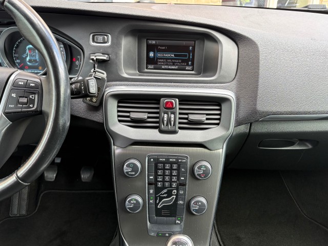 VOLVO V40 1.6 T2 MOMENTUM NAVI/LMV, Autobedrijf Gert van Keulen, Bathmen