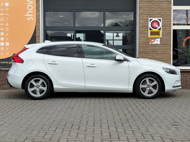 VOLVO V40 1.6 T2 MOMENTUM NAVI/LMV, Autobedrijf Gert van Keulen, Bathmen