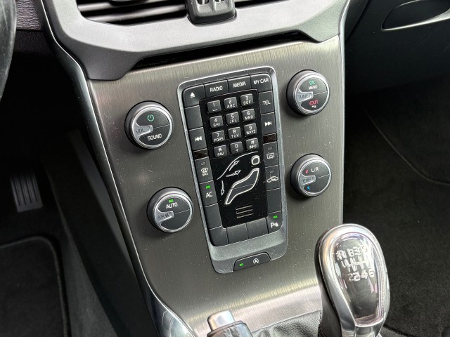 VOLVO V40 1.6 T2 MOMENTUM NAVI/LMV, Autobedrijf Gert van Keulen, Bathmen