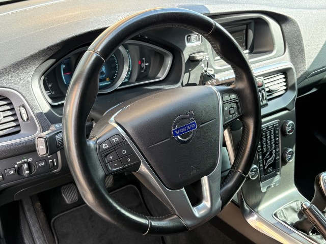 VOLVO V40 1.6 T2 MOMENTUM NAVI/LMV, Autobedrijf Gert van Keulen, Bathmen