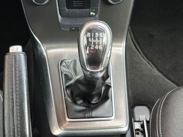 VOLVO V40 1.6 T2 MOMENTUM NAVI/LMV, Autobedrijf Gert van Keulen, Bathmen