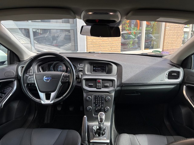 VOLVO V40 1.6 T2 MOMENTUM NAVI/LMV, Autobedrijf Gert van Keulen, Bathmen