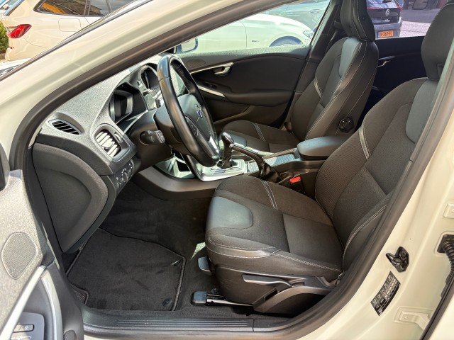 VOLVO V40 1.6 T2 MOMENTUM NAVI/LMV, Autobedrijf Gert van Keulen, Bathmen