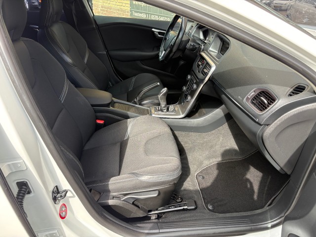 VOLVO V40 1.6 T2 MOMENTUM NAVI/LMV, Autobedrijf Gert van Keulen, Bathmen