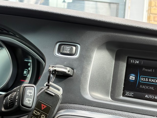 VOLVO V40 1.6 T2 MOMENTUM NAVI/LMV, Autobedrijf Gert van Keulen, Bathmen