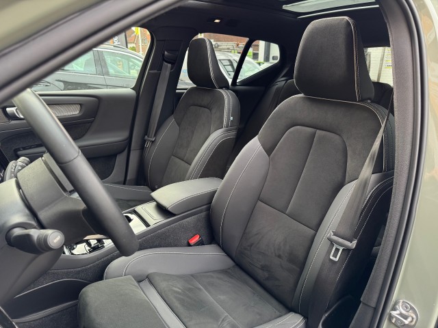 VOLVO XC40 RECHARGE PRO 70KWh PANODAK/2-TONE/LED/CARPLAY/NL-AUTO/1E EIG., Autobedrijf Gert van Keulen, Bathmen
