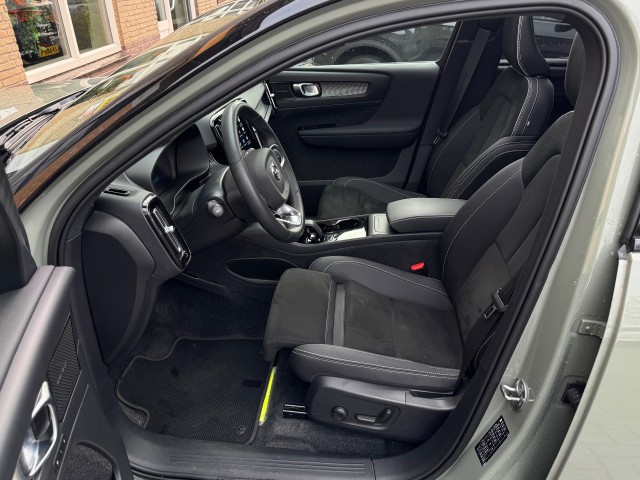 VOLVO XC40 RECHARGE PRO 70KWh PANODAK/2-TONE/LED/CARPLAY/NL-AUTO/1E EIG., Autobedrijf Gert van Keulen, Bathmen