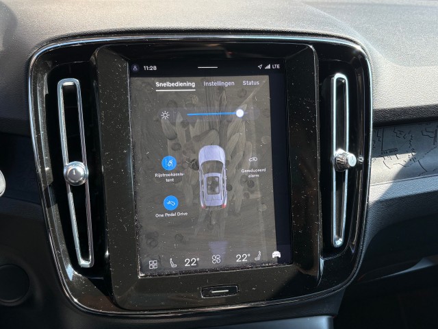 VOLVO XC40 RECHARGE CORE 70 KWh 2-TONE/NL-AUTO/1E EIG. , Autobedrijf Gert van Keulen, Bathmen