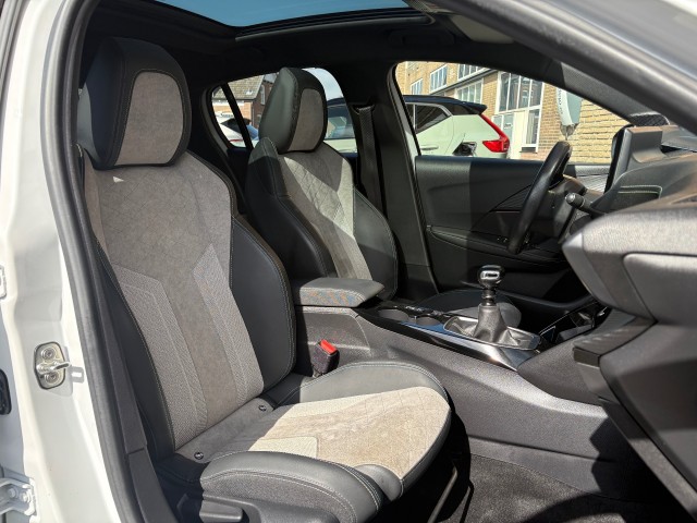 PEUGEOT 208 1.2 GT PACK 5-DEURS/NL-AUTO/1E EIG./28.000 KM!, Autobedrijf Gert van Keulen, Bathmen