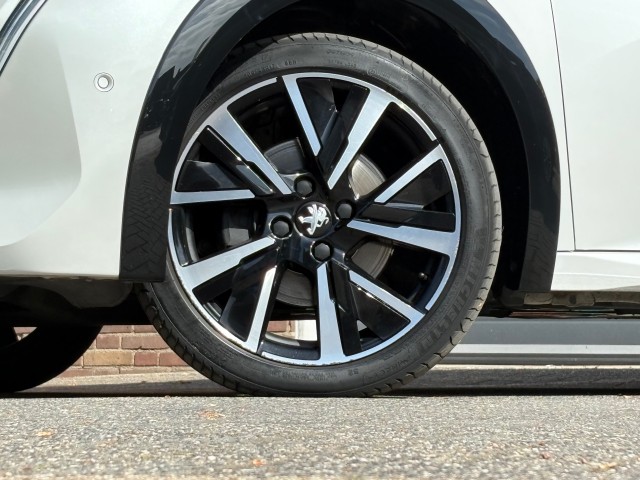 PEUGEOT 208 1.2 GT PACK 5-DEURS/NL-AUTO/1E EIG./28.000 KM!, Autobedrijf Gert van Keulen, Bathmen