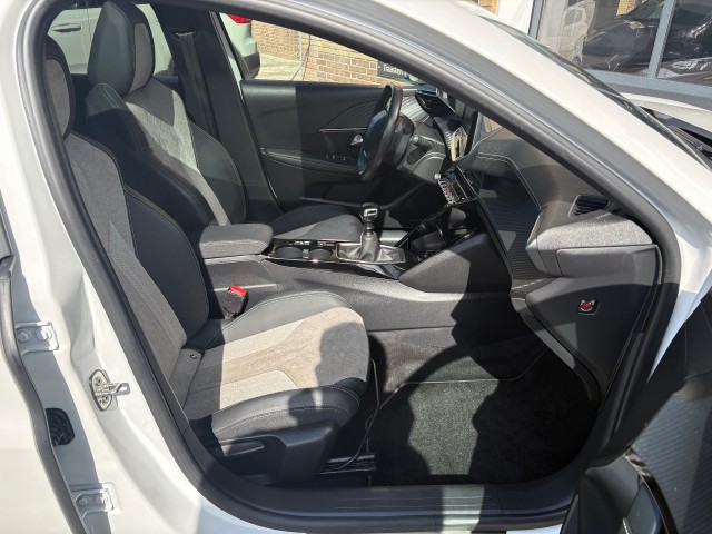 PEUGEOT 208 1.2 GT PACK 5-DEURS/NL-AUTO/1E EIG./28.000 KM!, Autobedrijf Gert van Keulen, Bathmen