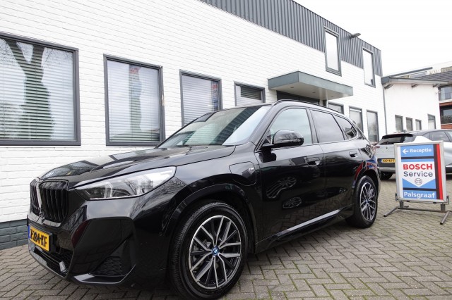 BMW X1 XDRIVE 30E M-Sport Panorama Trekhaak , Bosch Car Service Palsgraaf, Rhoon