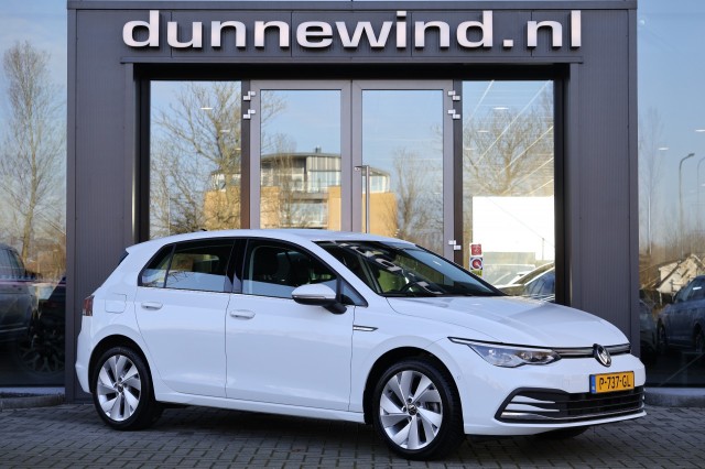 VOLKSWAGEN GOLF 1.5 TSI STYLE *IQ Light*Memory*Sfeer*Carplay*, Autobedrijf Dunnewind, Ommen
