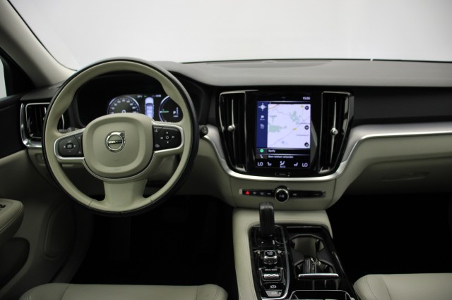 VOLVO V60 2.0 T6 Twin Engine AWD Momentum Pro Automaat, Autobedrijf Zieleman, Nieuwleusen