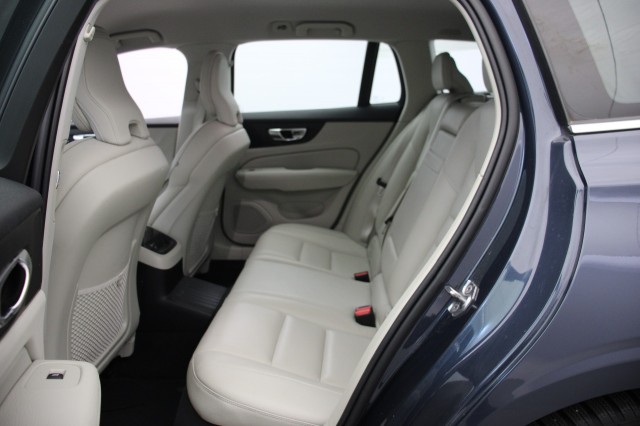 VOLVO V60 2.0 T6 Twin Engine AWD Momentum Pro Automaat, Autobedrijf Zieleman, Nieuwleusen