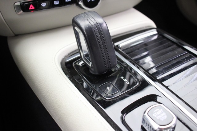 VOLVO V60 2.0 T6 Twin Engine AWD Momentum Pro Automaat, Autobedrijf Zieleman, Nieuwleusen