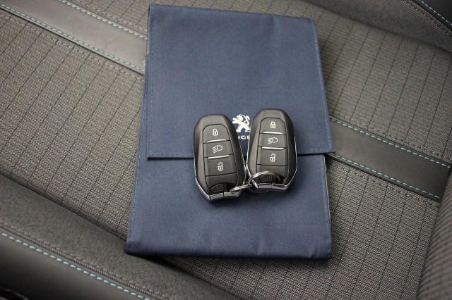 PEUGEOT E-208 Allure 50 kWh - Digital Cockpit, Carplay, Half Leer, Camera, Autobedrijf Zieleman, Nieuwleusen