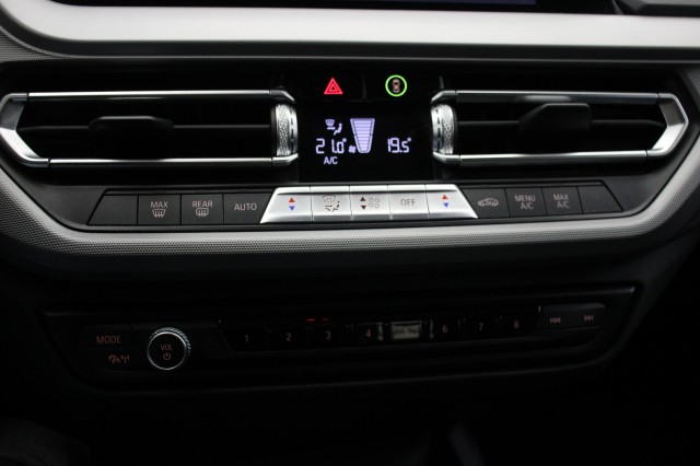 BMW 1-SERIE 116d Business Edition Automaat - Navi, Trekhaak afn. , Autobedrijf Zieleman, Nieuwleusen