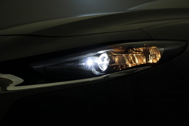 MAZDA 3 2.0 e-SkyActiv-G M Hybrid Comfort - Carplay, Camera, stoelverw., Autobedrijf Zieleman, Nieuwleusen