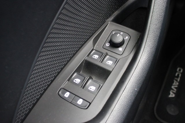 SKODA OCTAVIA Combi 1.0 TSI Business Edition, Autobedrijf Zieleman, Nieuwleusen