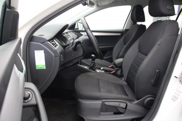 SKODA OCTAVIA Combi 1.0 TSI Greentech Business Edition - Carplay, Cruise, PDC, Clima, Autobedrijf Zieleman, Nieuwleusen