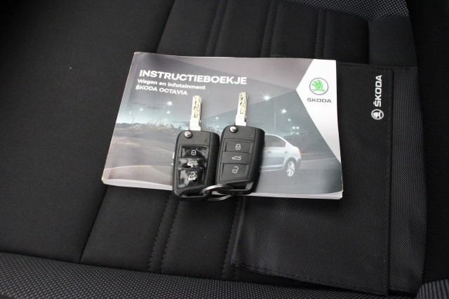 SKODA OCTAVIA Combi 1.0 TSI Greentech Business Edition - Carplay, Cruise, PDC, Clima, Autobedrijf Zieleman, Nieuwleusen