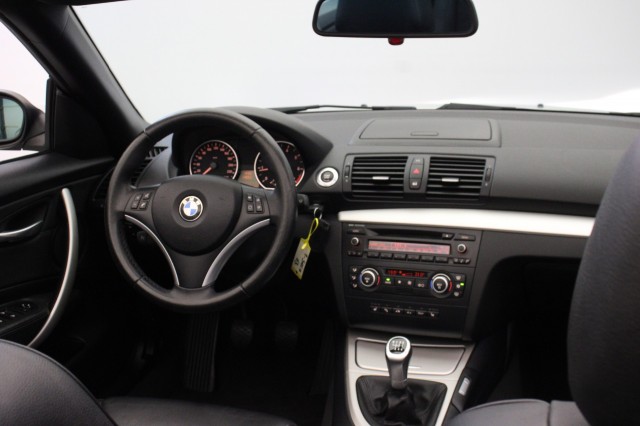 BMW 1-SERIE Cabrio 118i High Executive , Autobedrijf Zieleman, Nieuwleusen