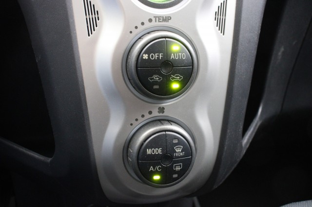 TOYOTA YARIS 1.3 VVTi Luna 5 Deurs  - , Autobedrijf Zieleman, Nieuwleusen