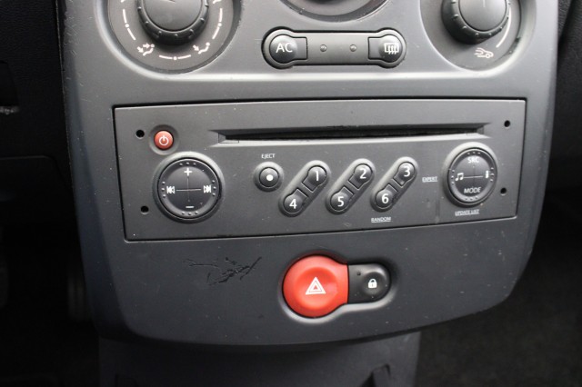 RENAULT CLIO 1.4-16V Dynamic Luxe - Panorama, Airco, Trekhaak, APK tot 01-27!, Autobedrijf Zieleman, Nieuwleusen