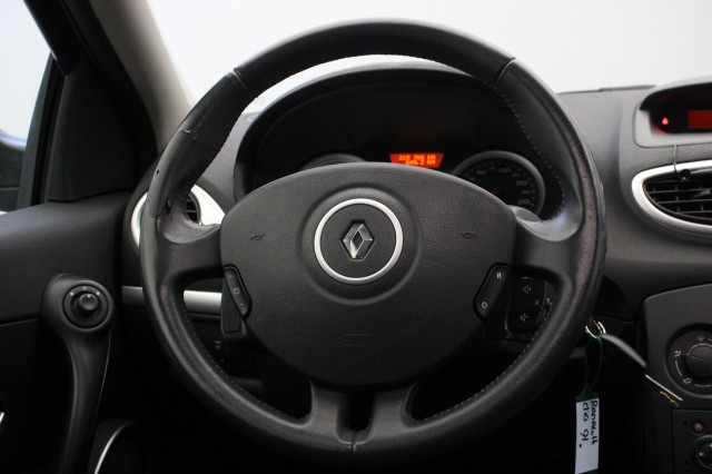 RENAULT CLIO 1.4-16V Dynamic Luxe - Panorama, Airco, Trekhaak, APK tot 01-27!, Autobedrijf Zieleman, Nieuwleusen