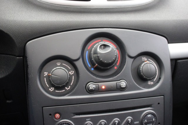 RENAULT CLIO 1.4-16V Dynamic Luxe - Panorama, Airco, Trekhaak, APK tot 01-27!, Autobedrijf Zieleman, Nieuwleusen