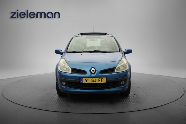 RENAULT CLIO 1.4-16V Dynamic Luxe - Panorama, Airco, Trekhaak, APK tot 01-27!, Autobedrijf Zieleman, Nieuwleusen