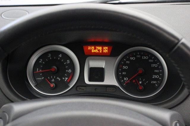 RENAULT CLIO 1.4-16V Dynamic Luxe - Panorama, Airco, Trekhaak, APK tot 01-27!, Autobedrijf Zieleman, Nieuwleusen