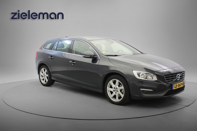 Volvo V60 - 2.0 D4 Momentum - Navi, Cruise, Half Leer, Clima, Trekhaak