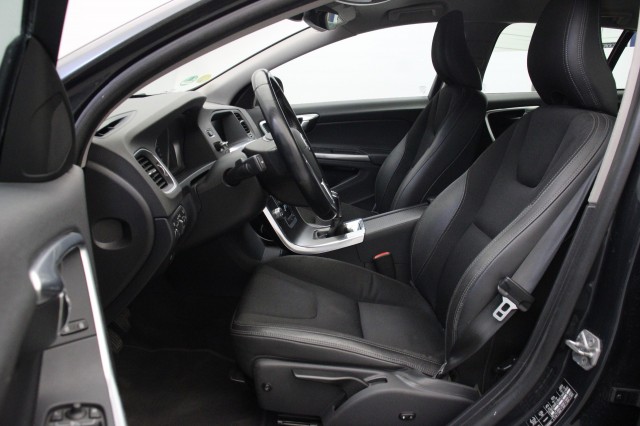 VOLVO V60 2.0 D4 Momentum - , Autobedrijf Zieleman, Nieuwleusen
