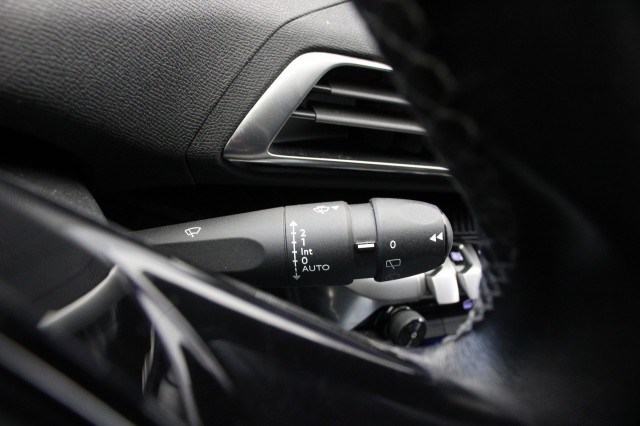 PEUGEOT 5008 1.2 PureTech Advanced Grip Control Allure 7 Persoons - Carplay, Autobedrijf Zieleman, Nieuwleusen