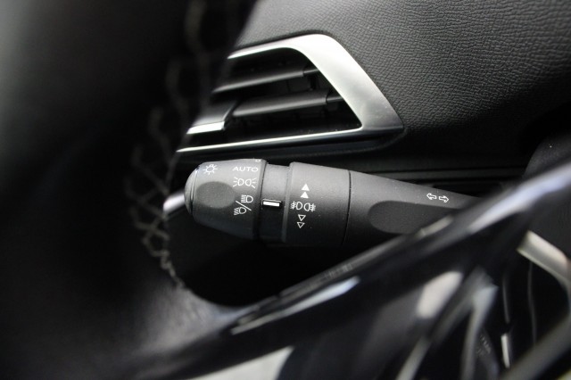 PEUGEOT 5008 1.2 PureTech Advanced Grip Control Allure 7 Persoons - Carplay, Autobedrijf Zieleman, Nieuwleusen
