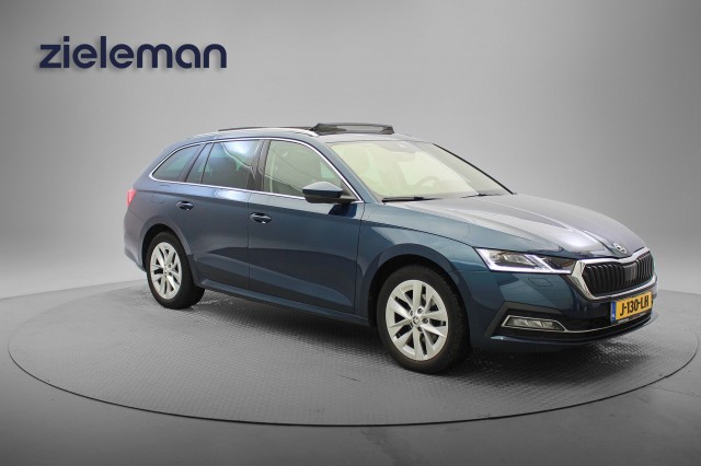 Skoda Octavia - Combi 1.5 TSI First Edition - Panorama, Digitaal Cockpit, Carplay, Stoelverw. Trekhaak