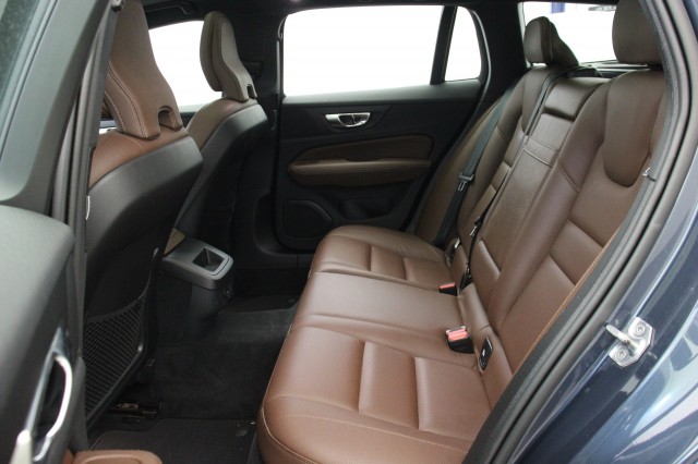 VOLVO V60 2.0 B3 R-Design Automaat - , Autobedrijf Zieleman, Nieuwleusen