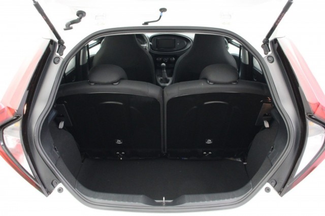 TOYOTA AYGO X 1.0 VVT-i MT - Carplay, Cruise, Airco, Autobedrijf Zieleman, Nieuwleusen