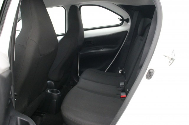 TOYOTA AYGO X 1.0 VVT-i MT - Carplay, Cruise, Airco, Autobedrijf Zieleman, Nieuwleusen